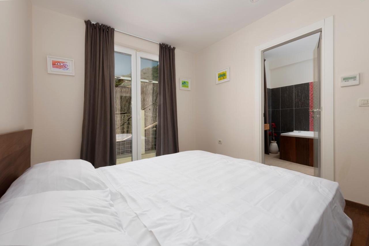 New Five Star Superior Apartment 자톤 외부 사진