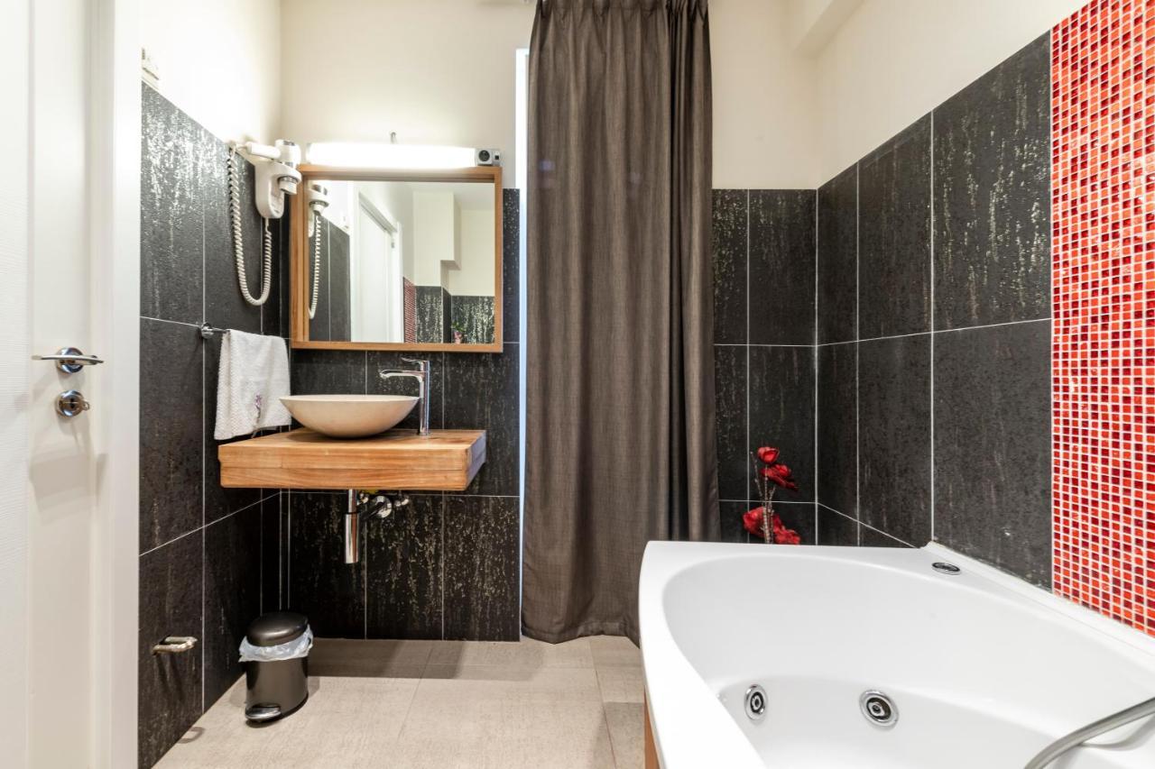 New Five Star Superior Apartment 자톤 외부 사진