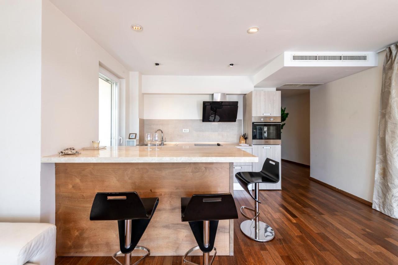 New Five Star Superior Apartment 자톤 외부 사진