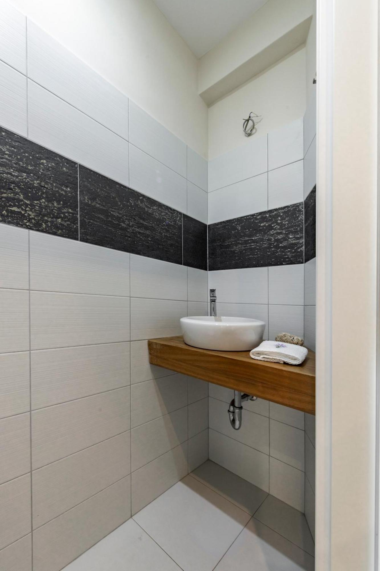 New Five Star Superior Apartment 자톤 외부 사진